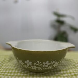 Spring blossom / crazy daisy Pyrex - 442 1 1/2 qt mixing bowl
